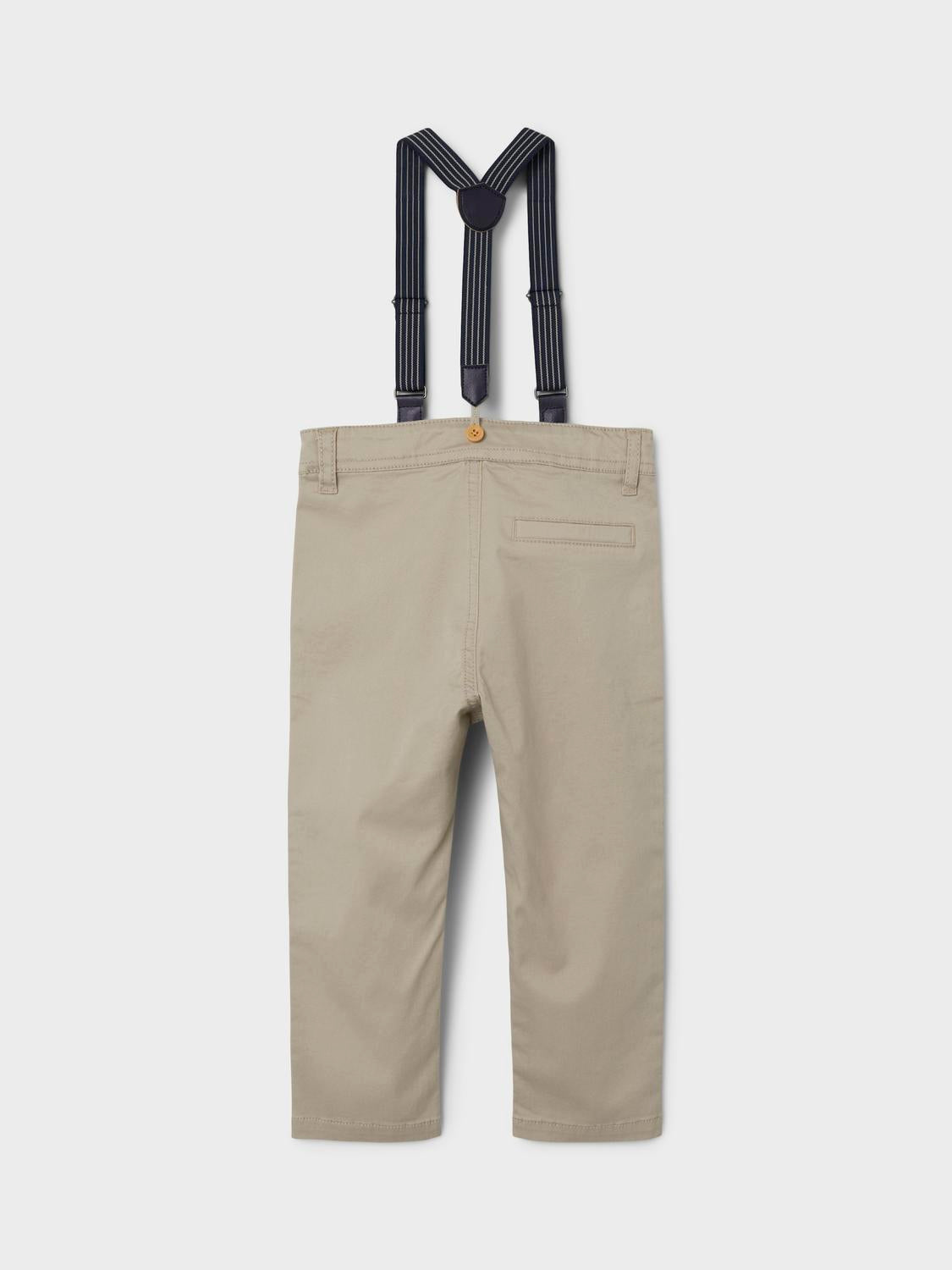 Chinohose mit Hosenträgern