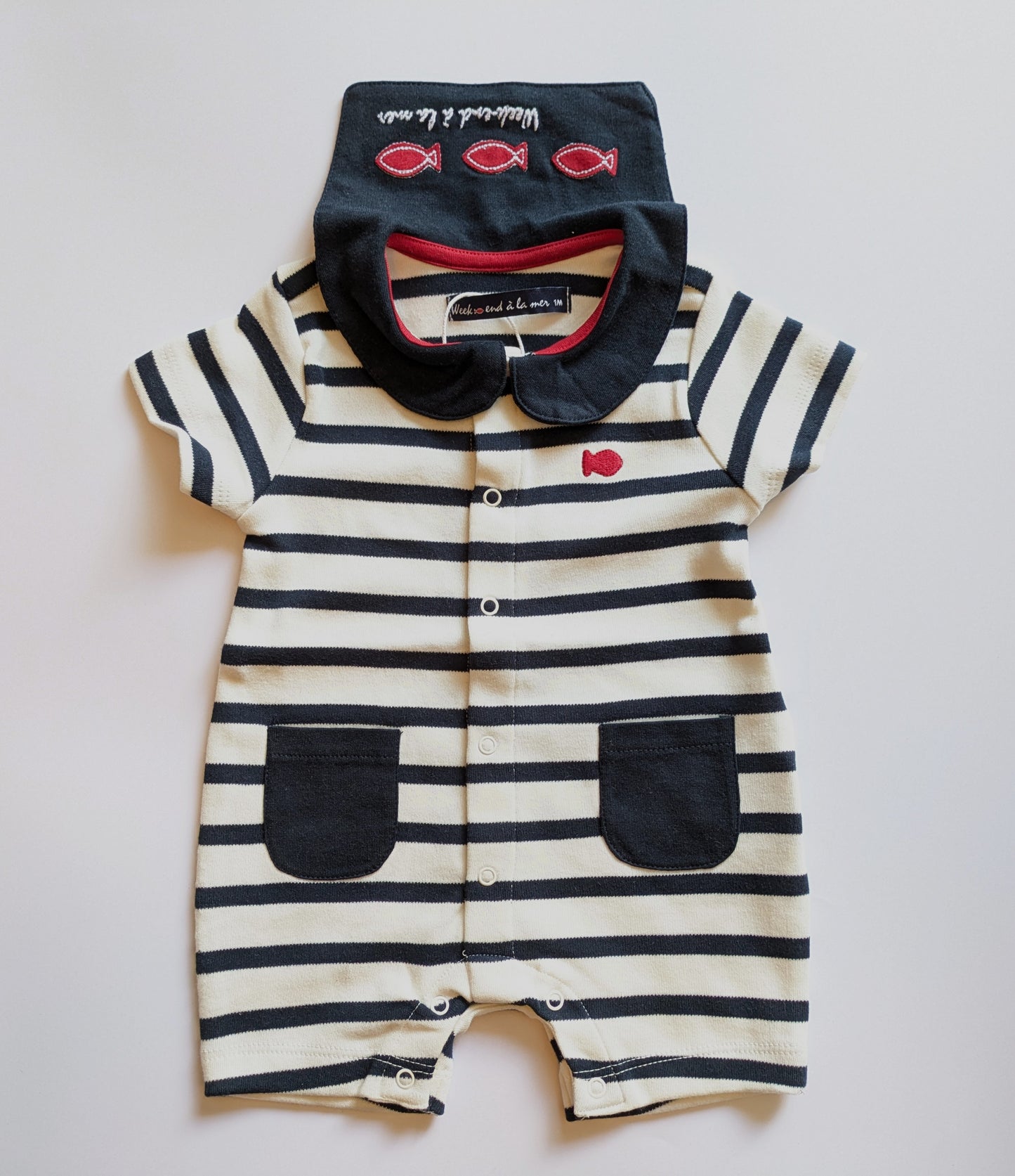 Maritimer Strampler mit Matrosenkragen