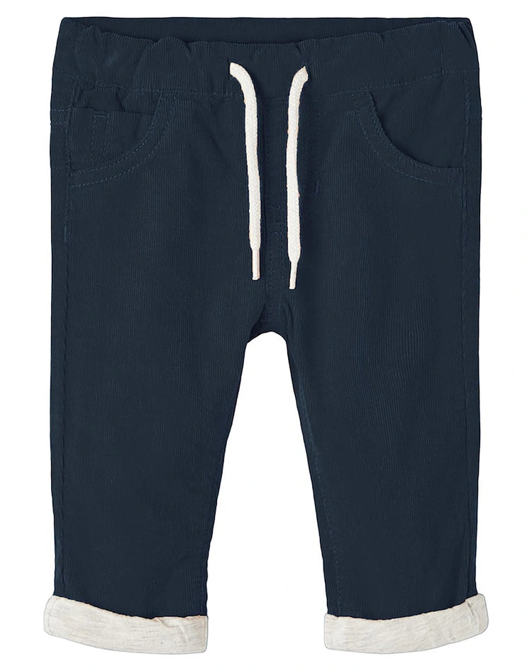 Baby Kordhose gefüttert